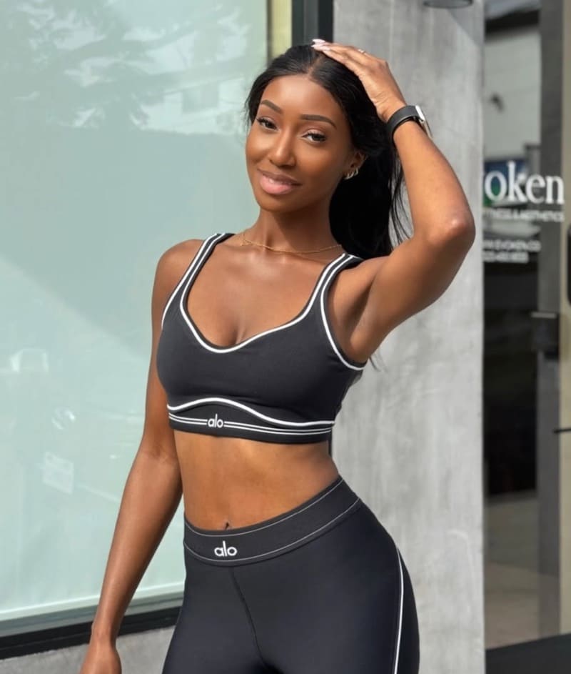 Babe in sport outfit 