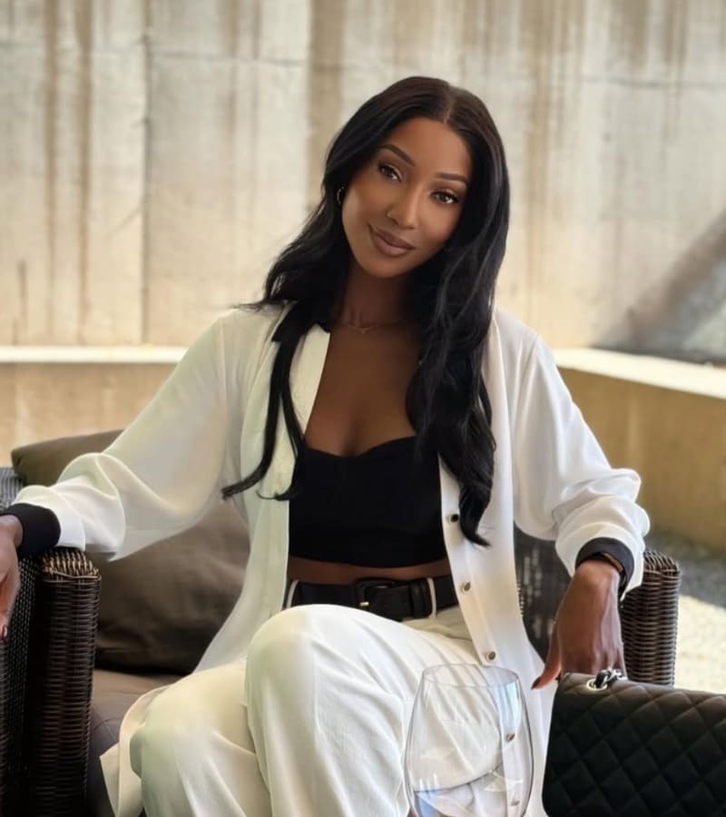 Babe in strakke outfit