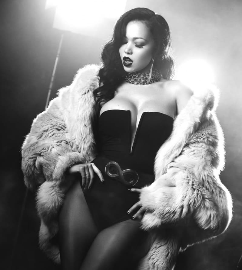 Babe in retro outfit