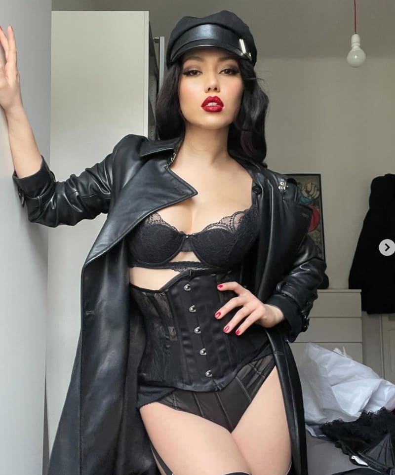 Kitrysha in sexy outfitje