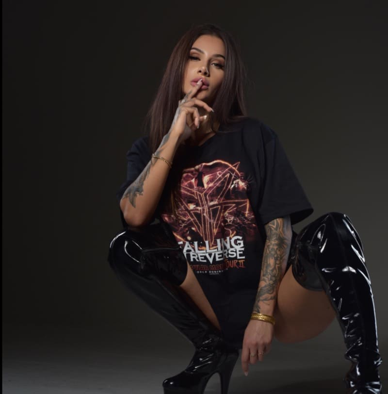Meyra in sexy outfitje