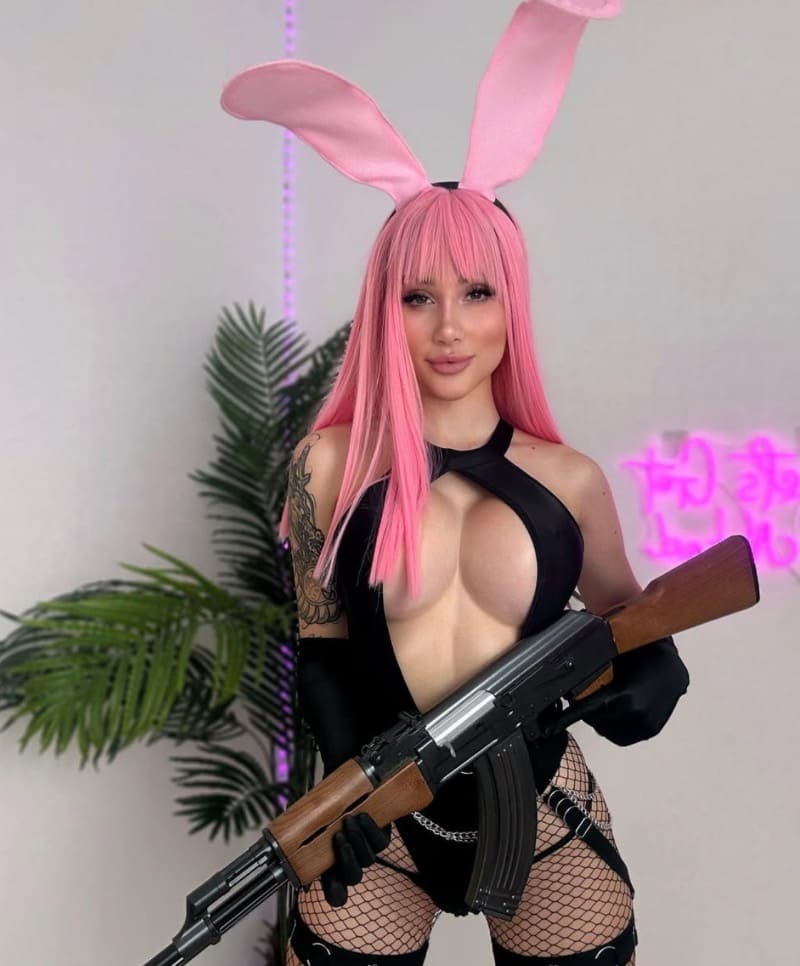 Babe in sexy cosplay