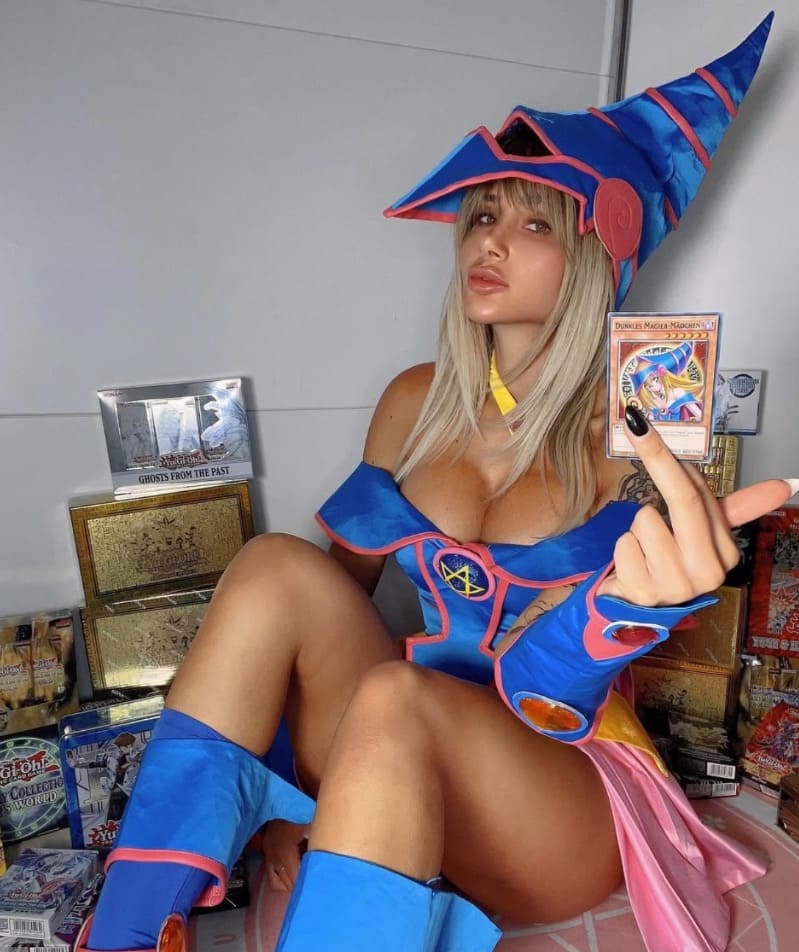 Babe in cosplay voor anime