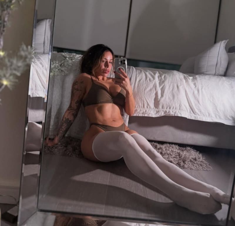 Niykee in lingerie on bed