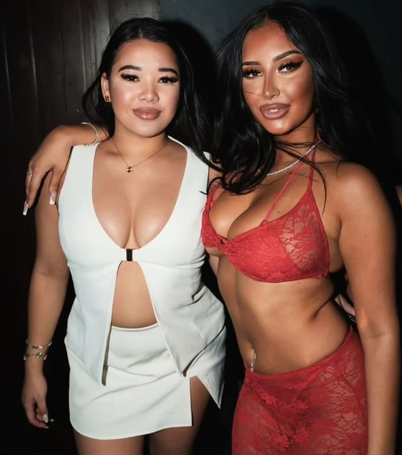 Sexy dames in gedurfde outfits