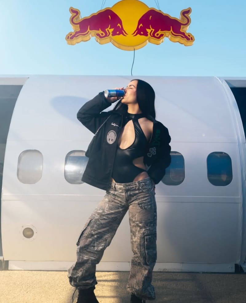 Sofia voor redbull teken 