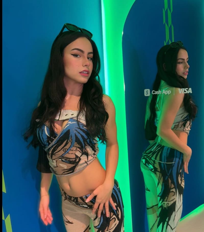 Sexy dame in kort rokje