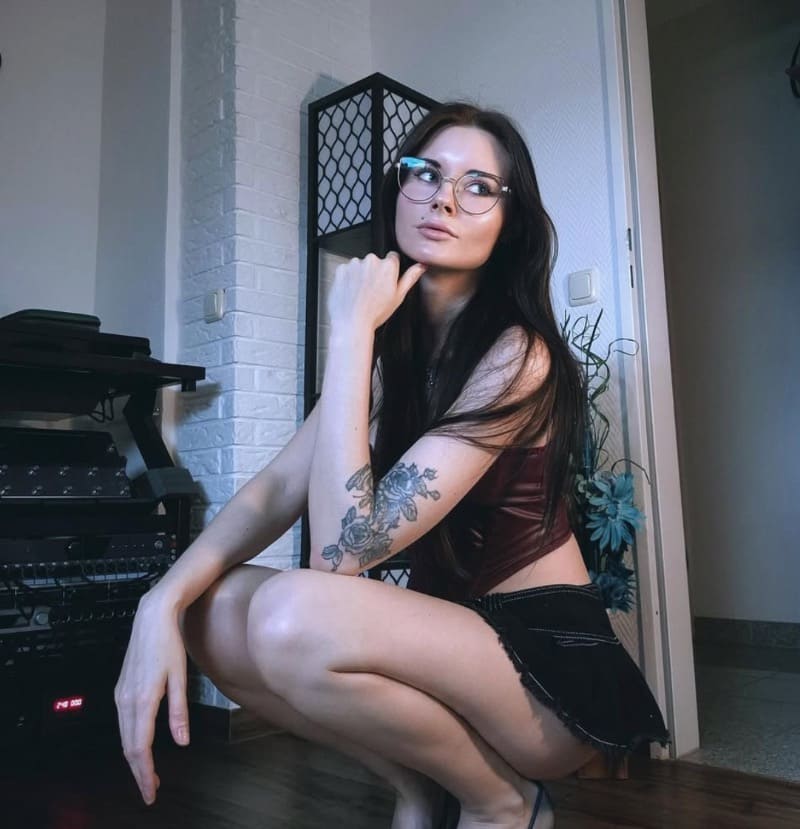 Babe met kort rokje