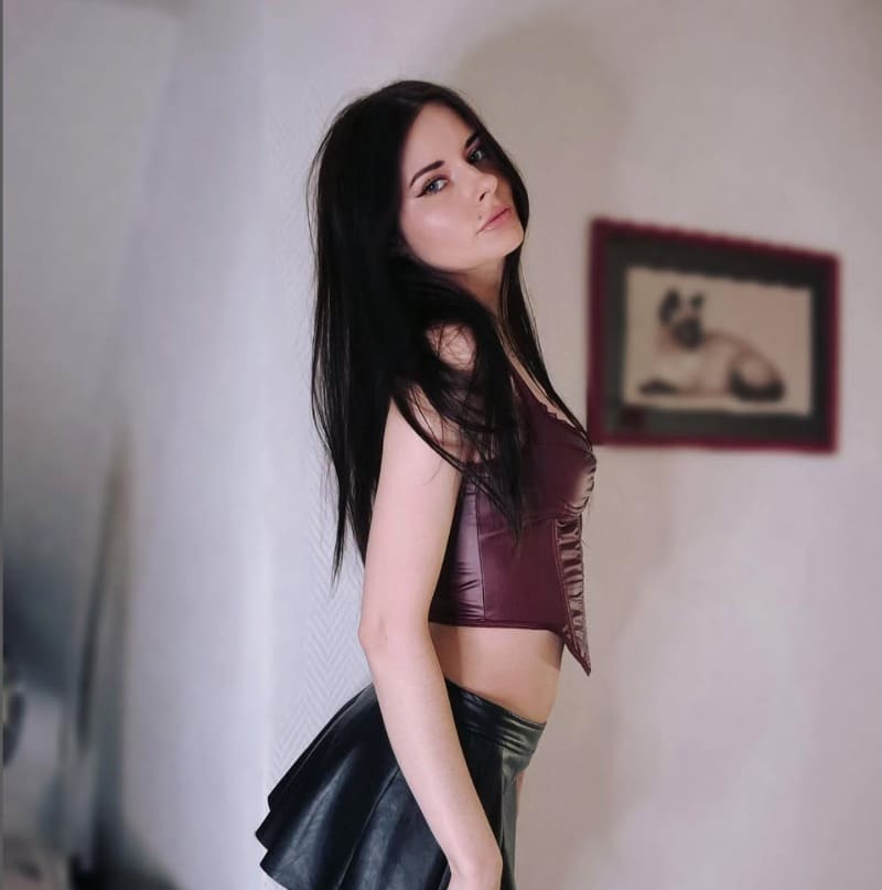 Babe in latex outfitje