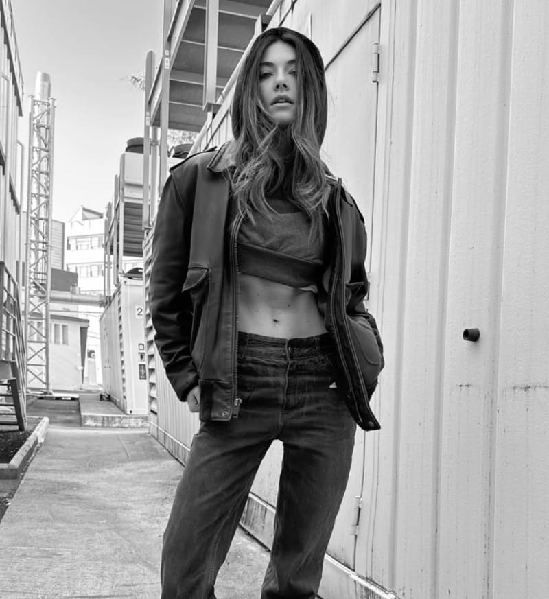 Babe in sexy outfti