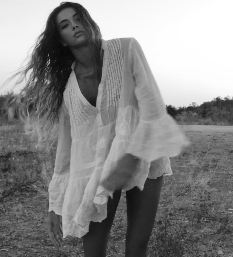 Sexy dame in oversized hemd