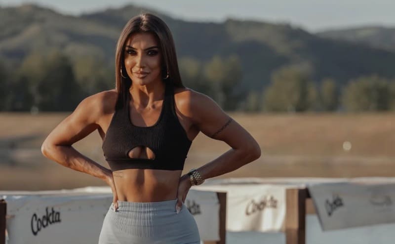 Jelena in sexy fitness outfti