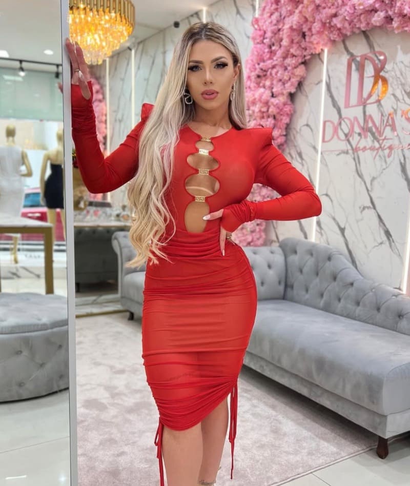 Nohha in sexy rood jurkje