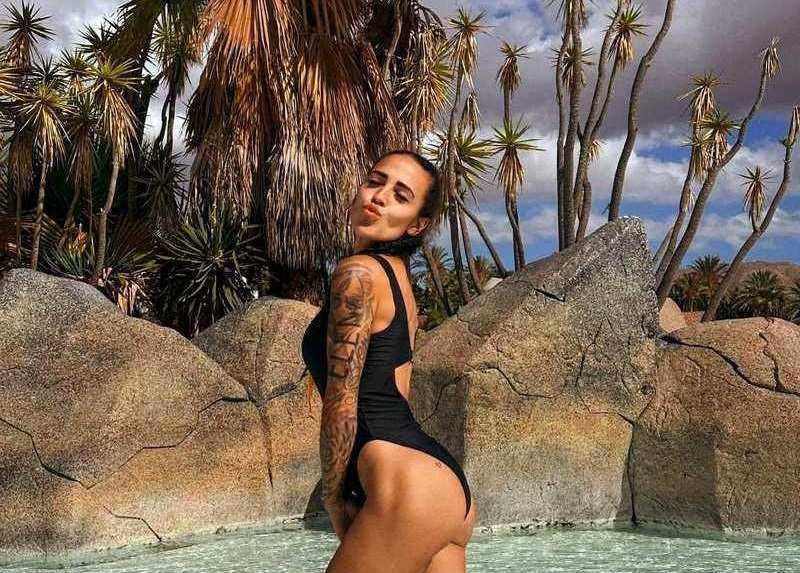 Elena Miras präsentiert Knackarsch