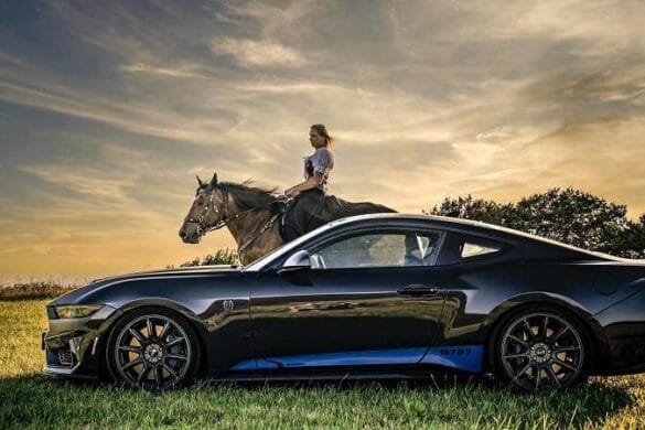 Steeda Q767 Dark Horse - Vergleich zum Echten Mustang