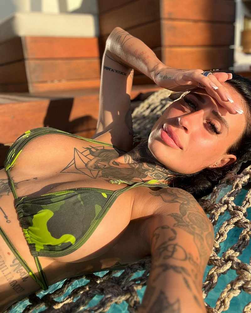 Janell Ink zeigt euch ihre Brüste