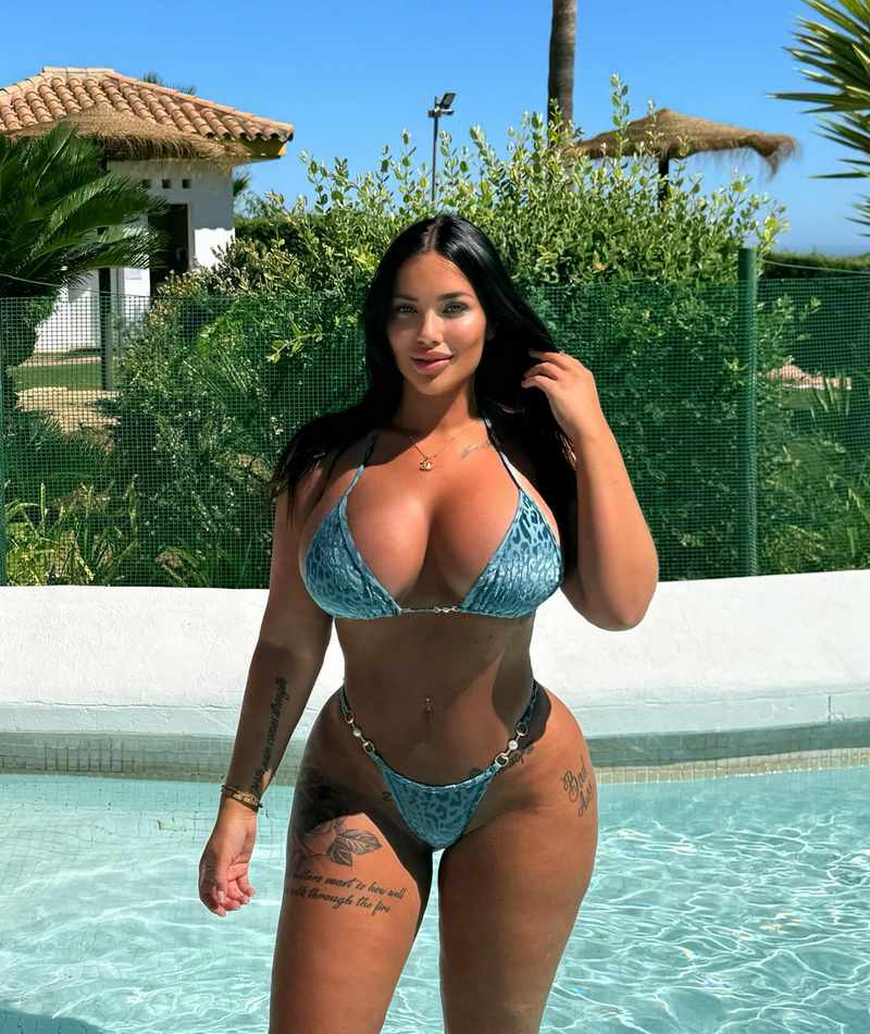 Nikki Ocean hat heiße Kurven und große Oberweite