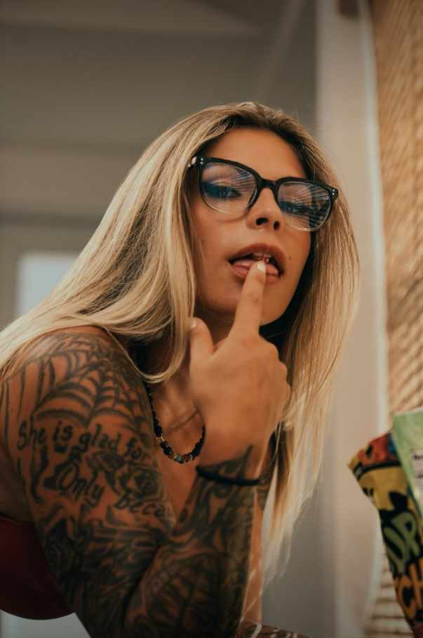 Bisexuelles Onlyfans Model Karina Kiss 
