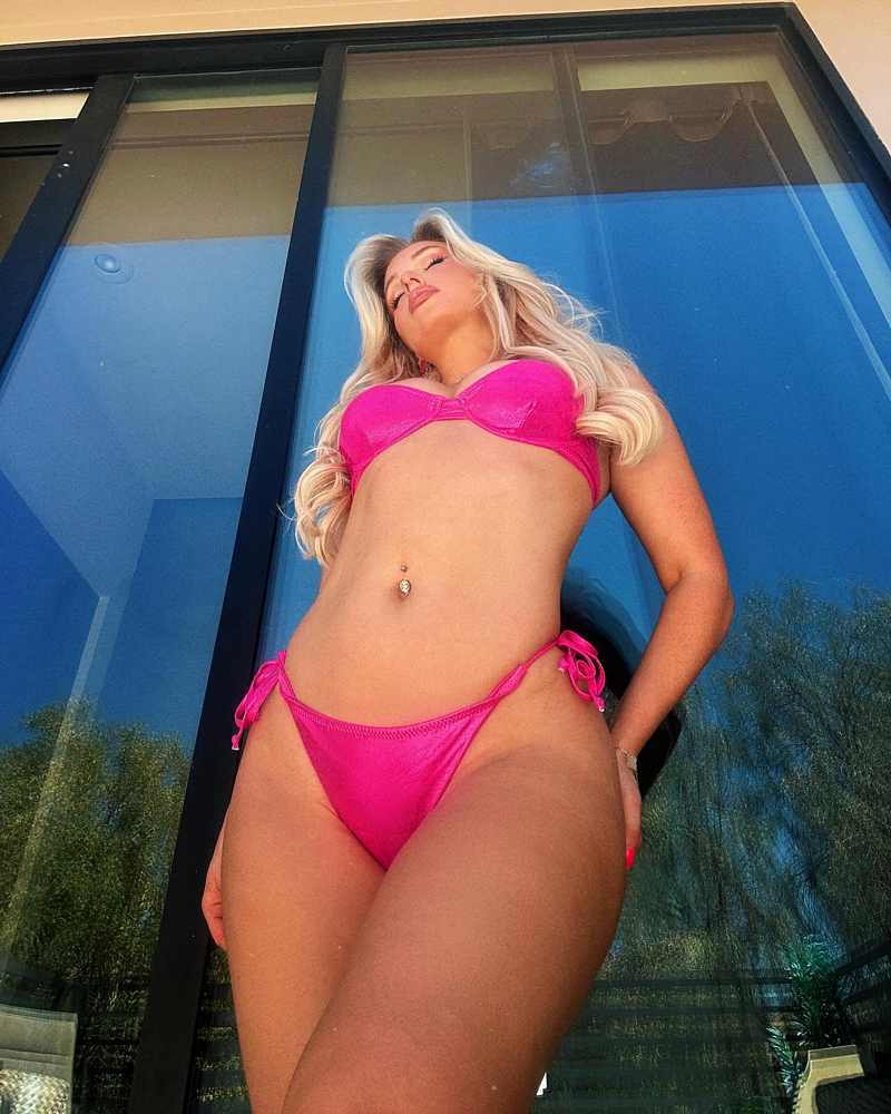 Charlotte Parkes heiße Aussichten Bikini