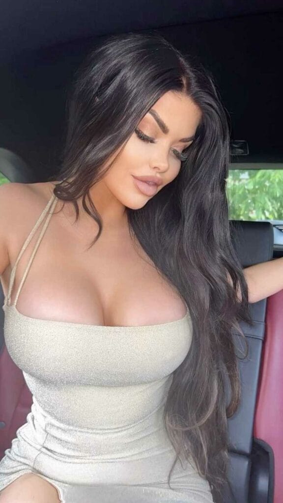 Katia Ferrera sieht echt scharf aus