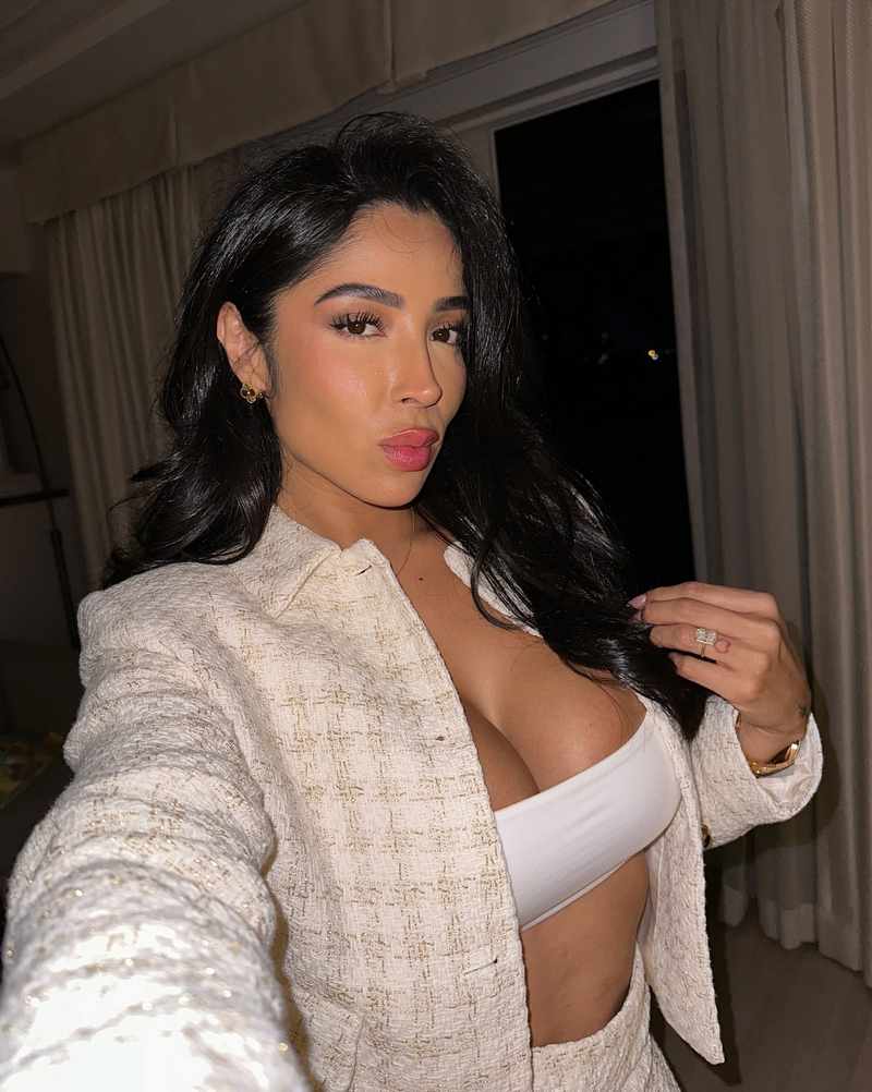 Thalia Garcia Moran mit einem engen Top