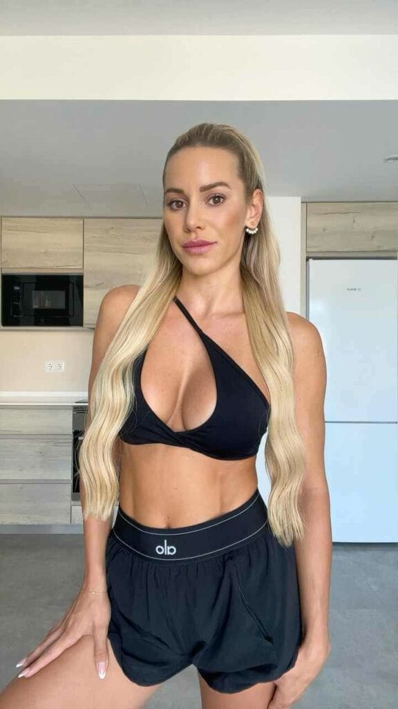 Vanessa Mariposa sportlich sexy Outfit