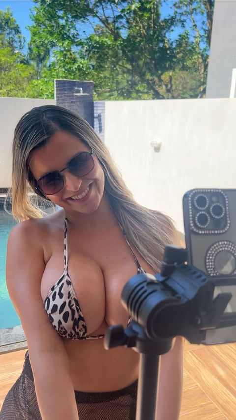 Aline Limas hat zwei ordentliche Dinger