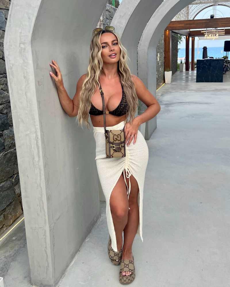 Chelsea Hardie mit dicken Dingern