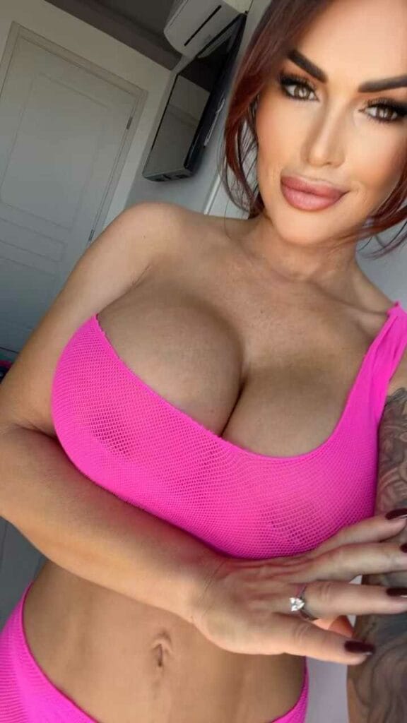 Gemma Massey-Taylor liebt es ihre Nippel zu zeigen