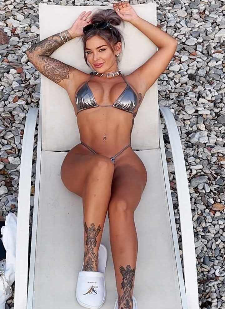 Hayley Davies gönnt ihrer Haut Sonne