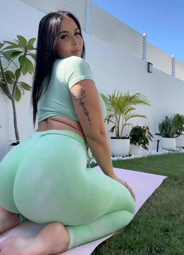 Sharni Jane Atkins liebt Yoga über alles
