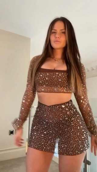 Arabella Mia heißes Party-Outfit