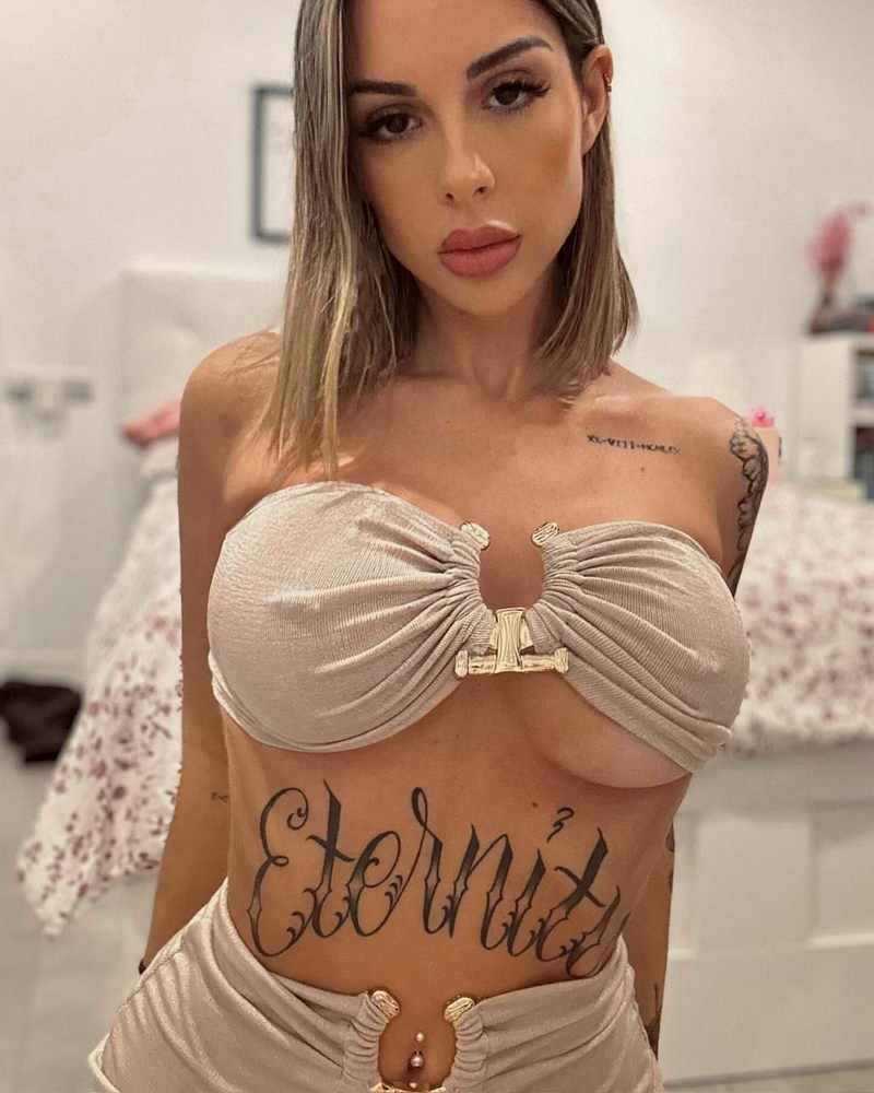 Blanca Nunez Yanez hat ihre Brüste gut eingepackt