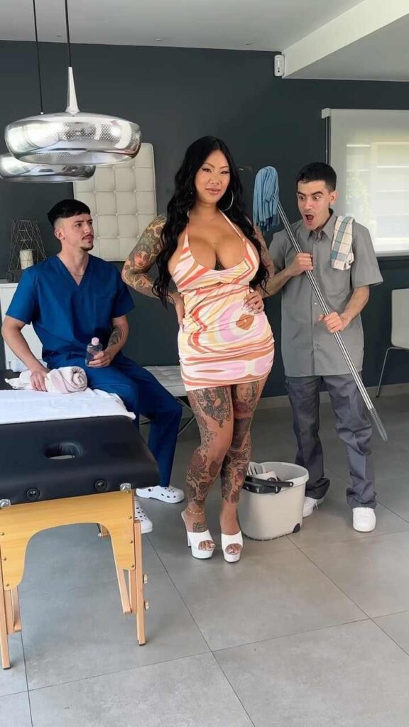 Connie Perignon macht mit ihrem Kleid die Männer verrückt