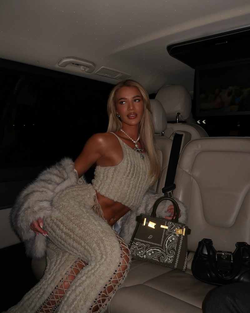 Grace Rosa Jackson trägt in der Limousine einen heissen Fummel