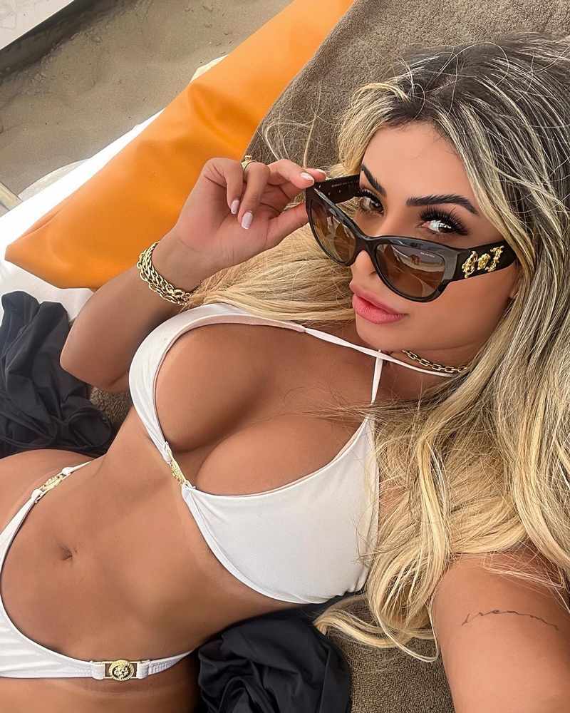 Janaina Prazeres durchtrainiert, rund und sexy