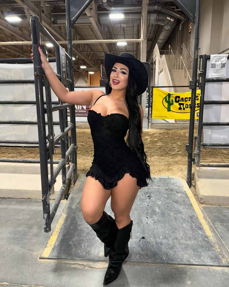Nadia Kahr liebt es als Cowgirl zu reiten