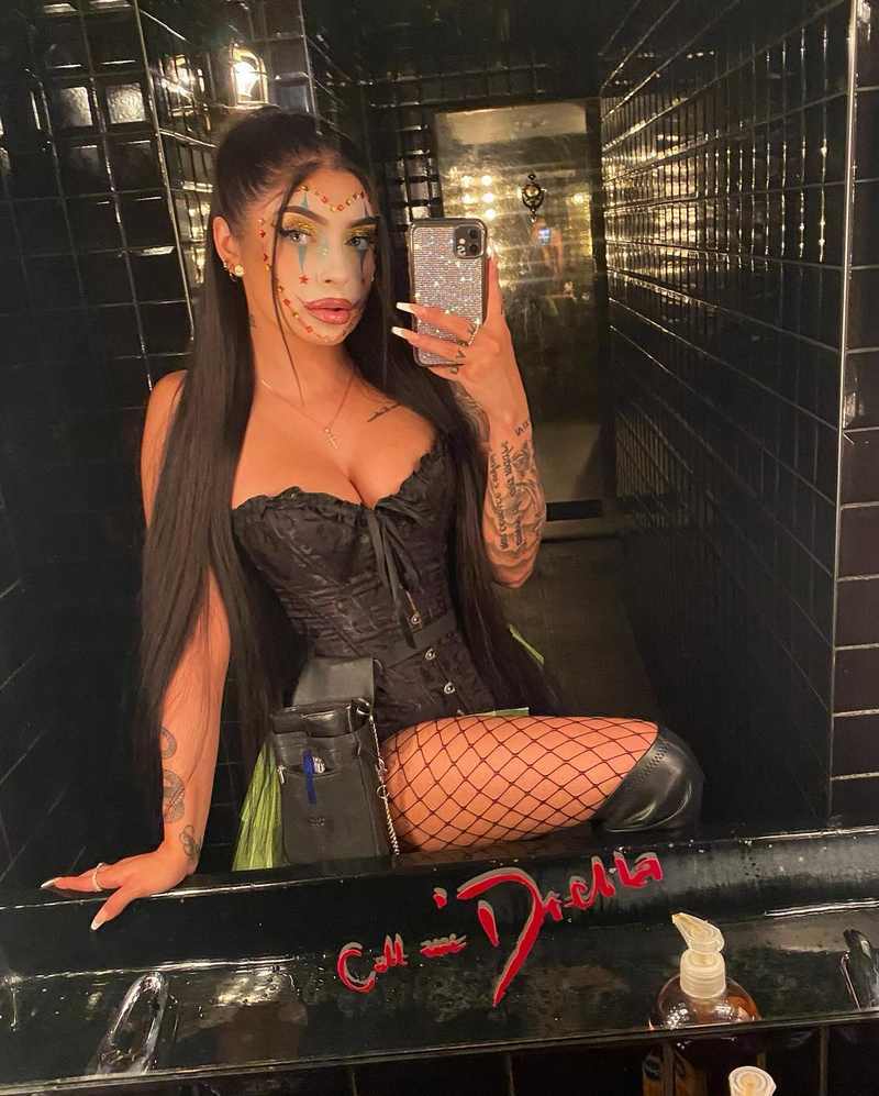 Sharon Torma extrem sexy mit Netz und Corsage
