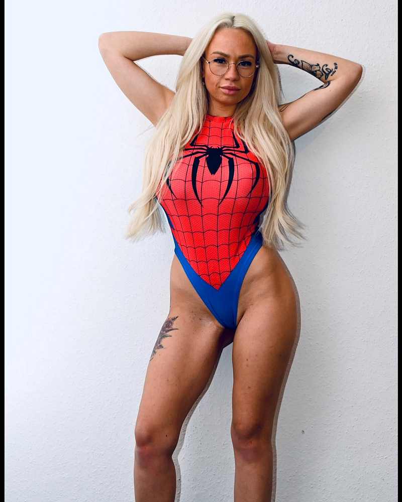 StellaGermany als heiße Spiderwoman