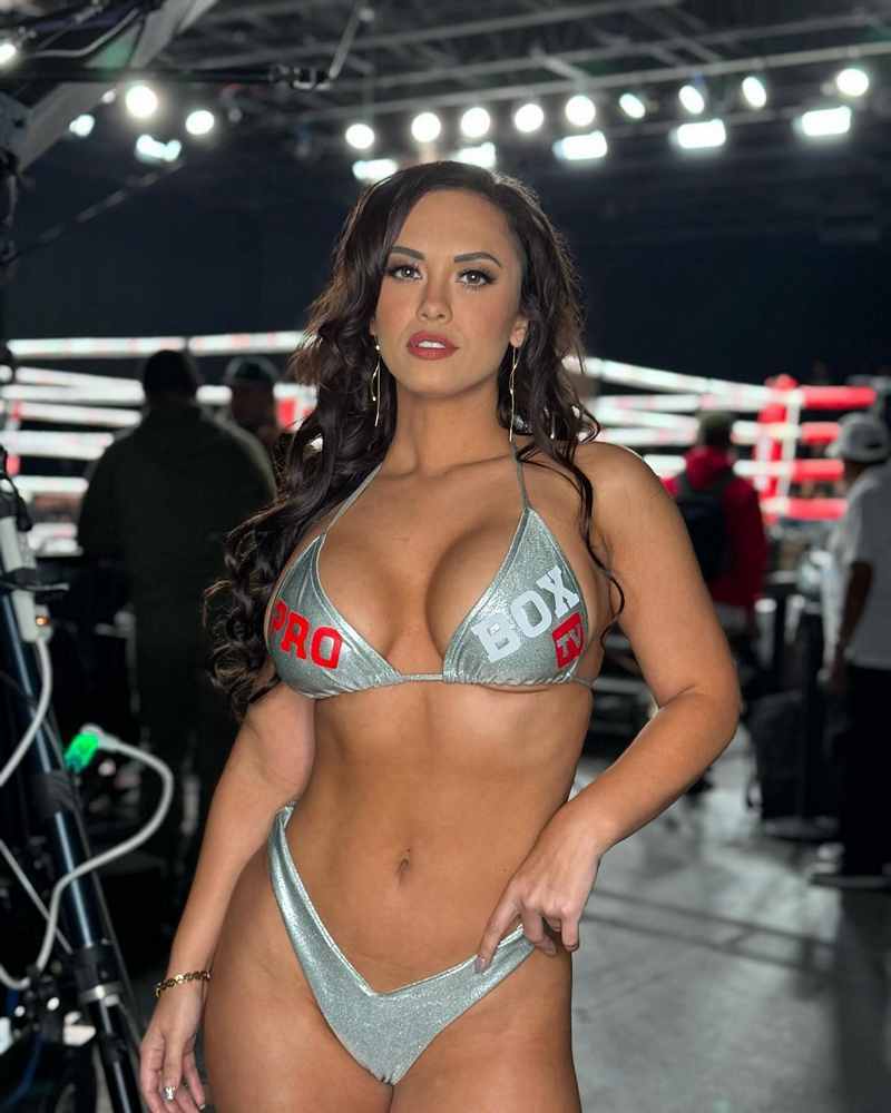 Amber Fields beim Boxevent in heißem Bikini