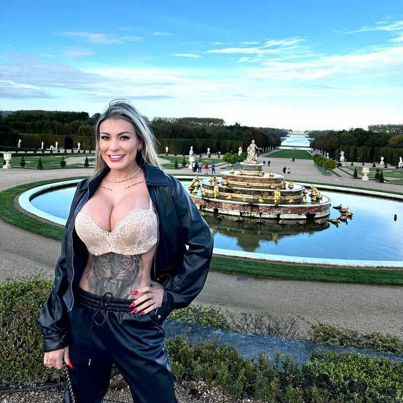 Andressa Urach im locker sexy Outfit