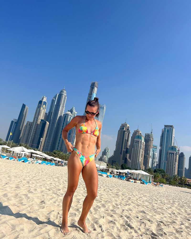 Arina Rodionova zeigt im Bikini ihren definierten Körper