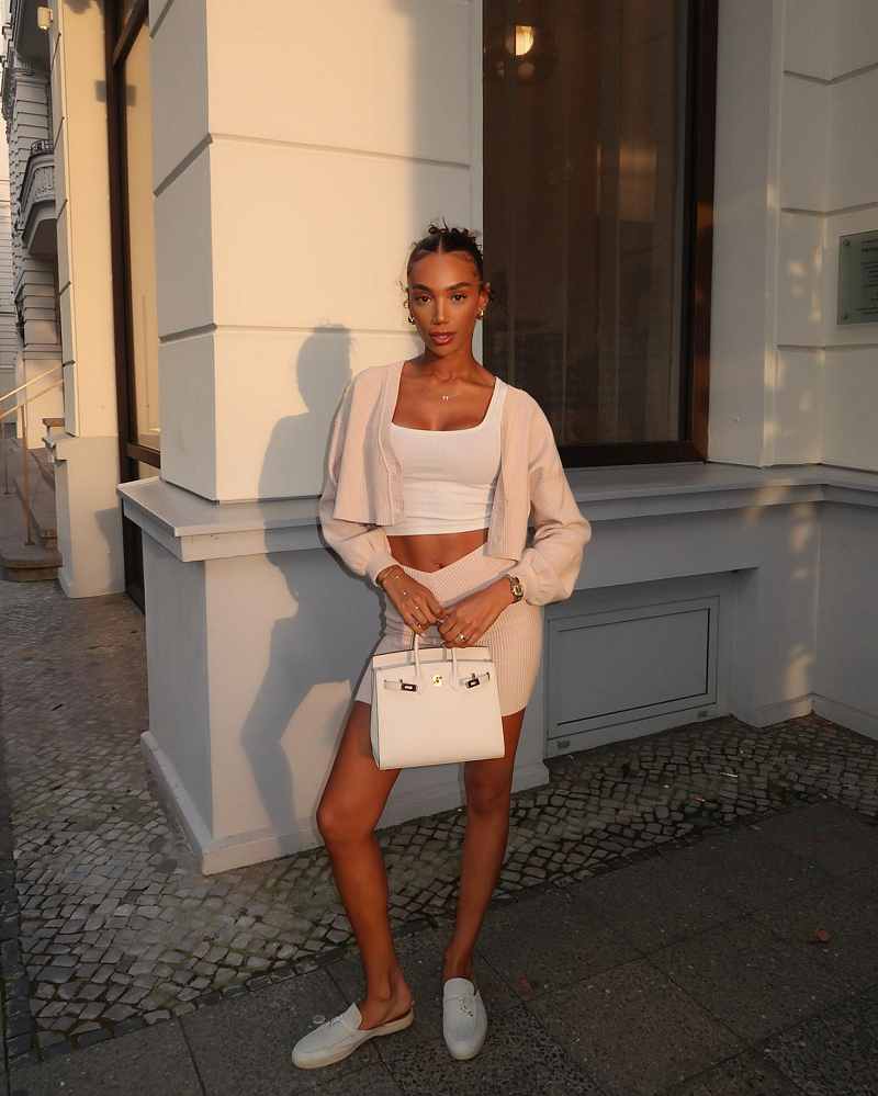 Celina Kerr knapp angezogen und sehr hot