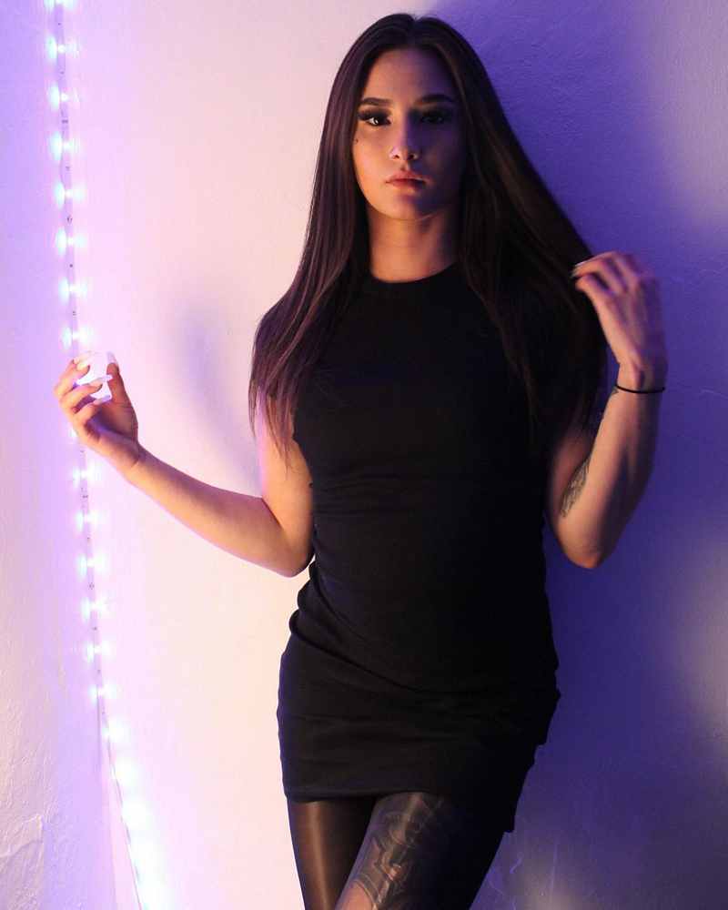 Joanaelaa im sexy Abendkleid
