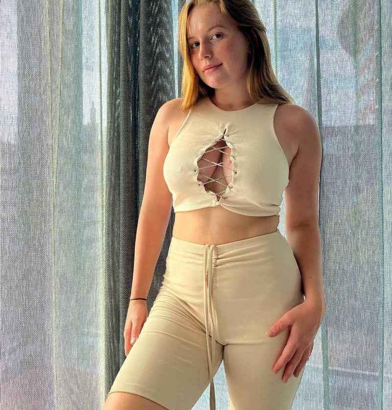 Kaja Mood sexy Outfit sexy Frau