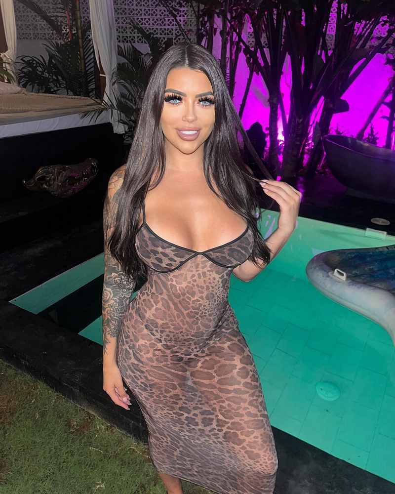 Stephanie Louise hat etwas transparentes an - sehr heiß