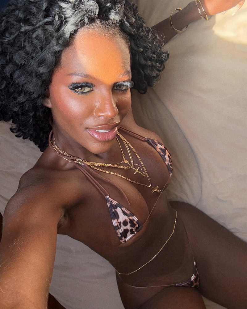Brenda Perlaza macht ein sexy Selfie mit wenig Stoff