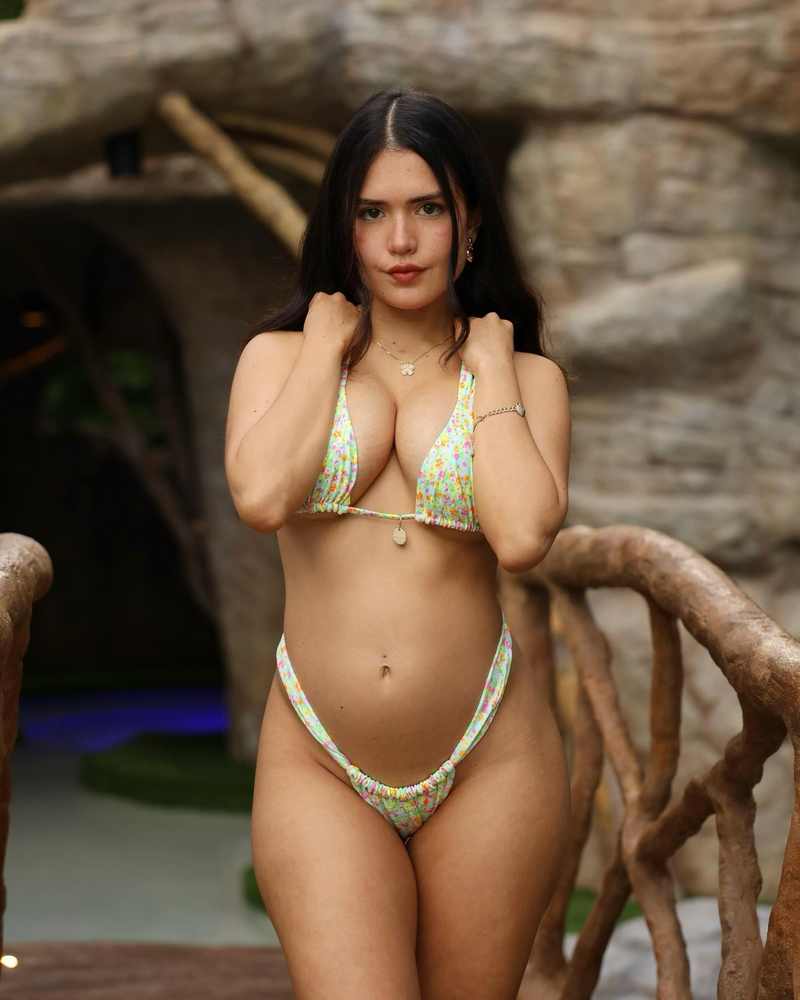 Karina Guerrero präsentiert ihren sexy Körper