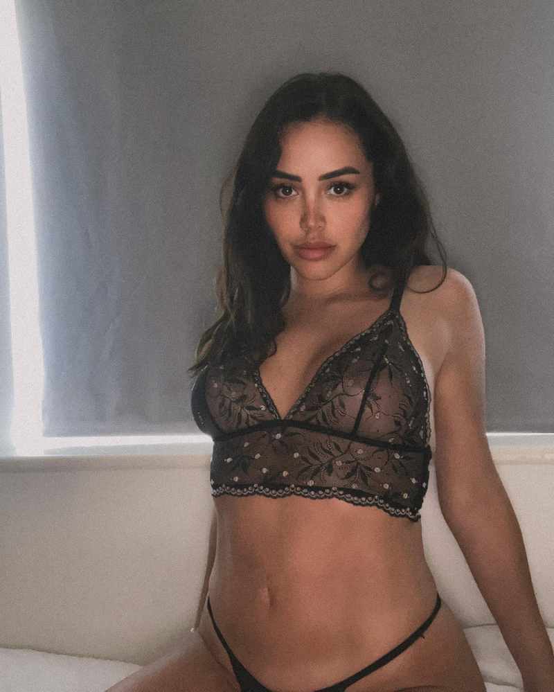 Marnie Simpson in sexy Unterwäsche - wow