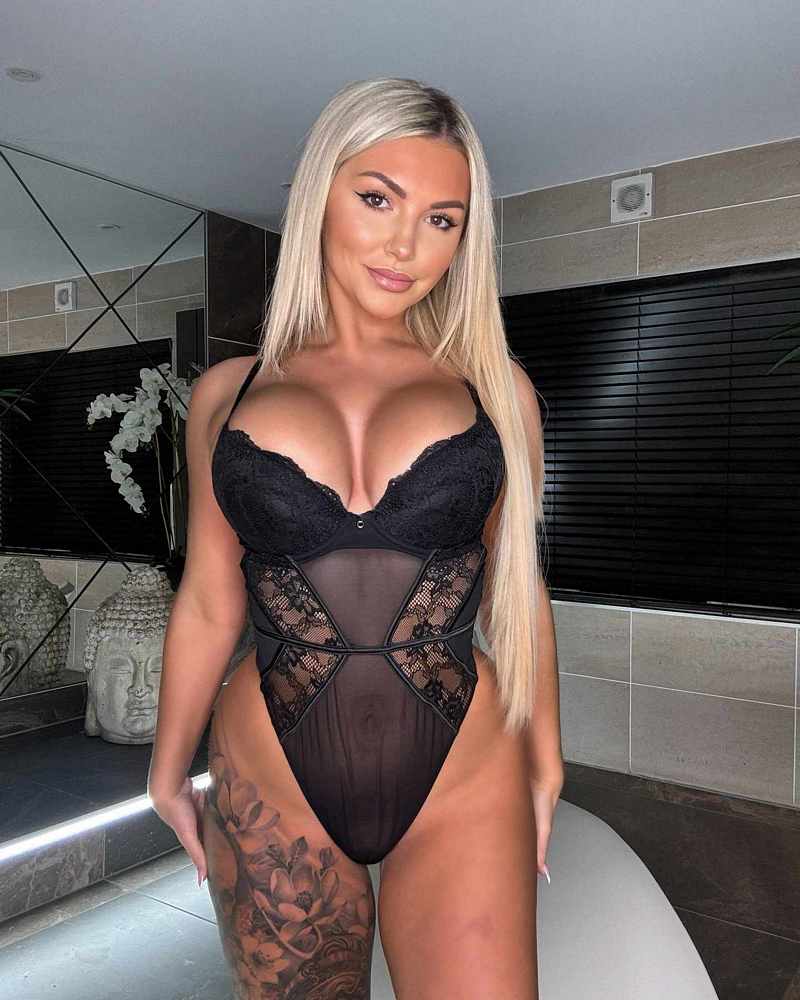 Morgan Holly Moore mit sexy Dessous-Body